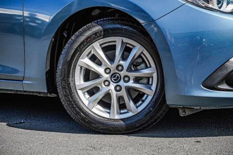 2013 Mazda Axela Hybrid S - Thumbnail