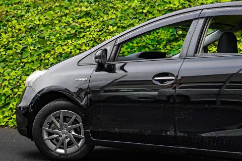 2014 Toyota Prius Alpha Hybrid - Thumbnail