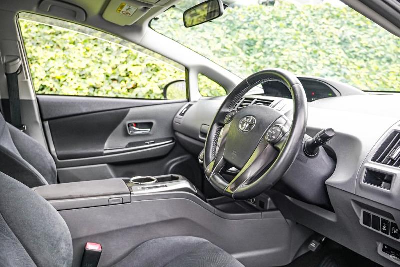 2014 Toyota Prius Alpha Hybrid