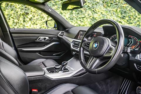 2021 BMW 320i M Sport Touring - Thumbnail