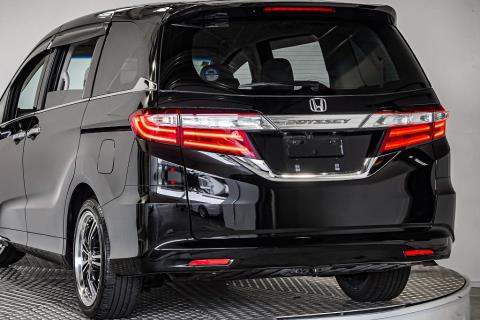 2016 Honda Odyssey G - Thumbnail