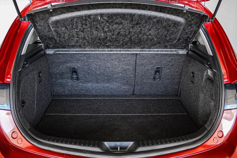 2013 Mazda Axela 20S / 3 Sport