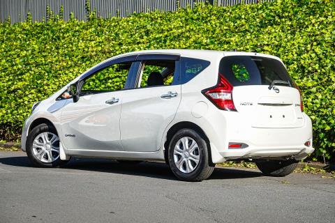 2017 Nissan Note e-Power X - Thumbnail