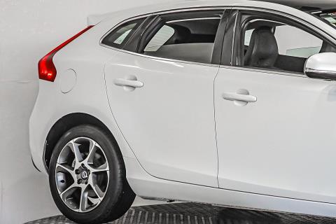 2015 Volvo V40 Ocean Race Edition - Thumbnail