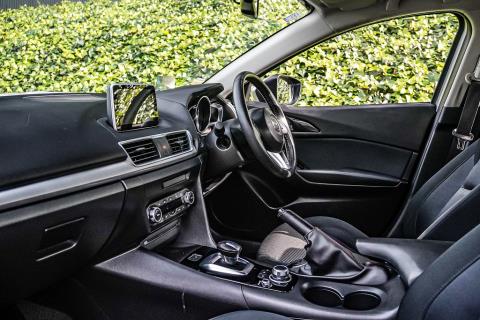 2015 Mazda Axela Hybrid / 3 Sport - Thumbnail