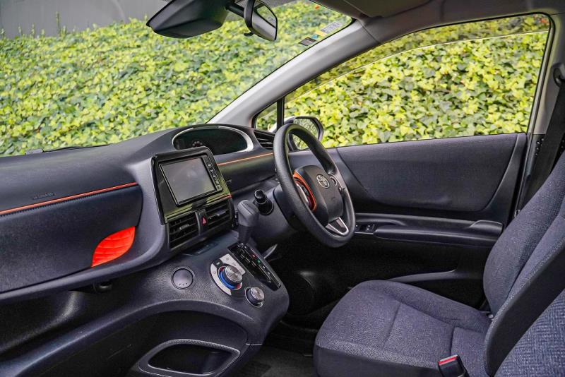 2015 Toyota Sienta Hybrid 7 Seater