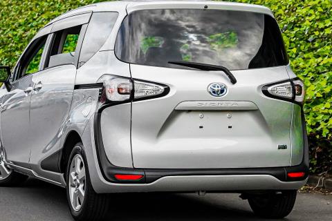 2015 Toyota Sienta Hybrid 7 Seater - Thumbnail