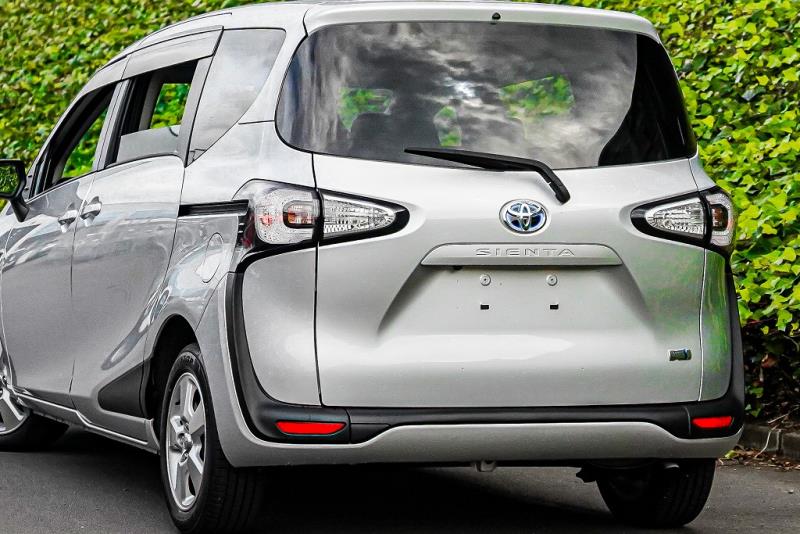 2015 Toyota Sienta Hybrid 7 Seater