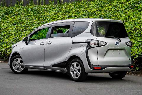2015 Toyota Sienta Hybrid 7 Seater - Thumbnail