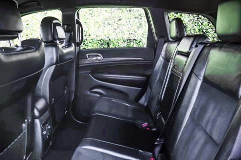 2020 Jeep Grand Cherokee Altitude - Thumbnail