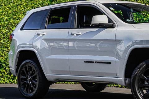 2020 Jeep Grand Cherokee Altitude - Thumbnail