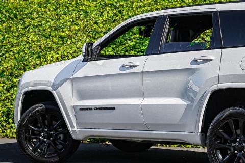2020 Jeep Grand Cherokee Altitude - Thumbnail