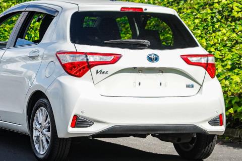 2017 Toyota Vitz Hybrid / Yaris - Thumbnail