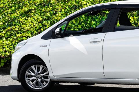 2017 Toyota Vitz Hybrid / Yaris - Thumbnail