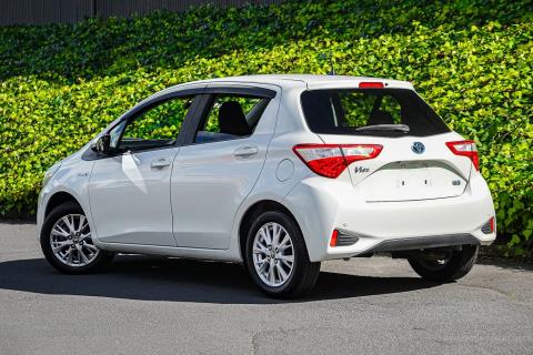 2017 Toyota Vitz Hybrid / Yaris - Thumbnail