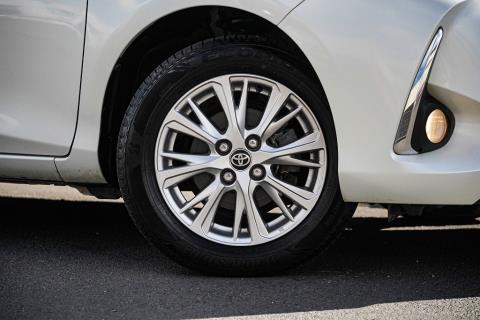 2017 Toyota Vitz Hybrid / Yaris - Thumbnail