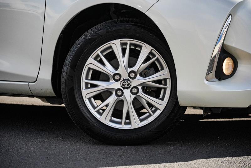2017 Toyota Vitz Hybrid / Yaris