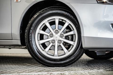 2012 Mitsubishi Galant Fortis / Lancer - Thumbnail