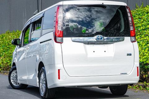 2017 Toyota Noah G / Voxy - Thumbnail