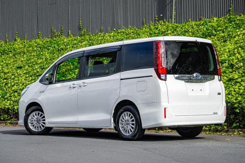 2017 Toyota Noah G / Voxy - Thumbnail