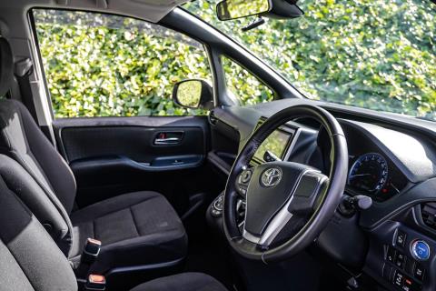 2017 Toyota Noah G / Voxy - Thumbnail