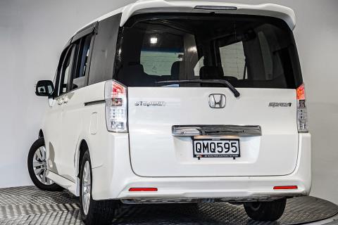 2011 Honda Step Wagon - Thumbnail