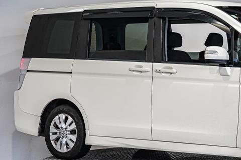2011 Honda Step Wagon - Thumbnail