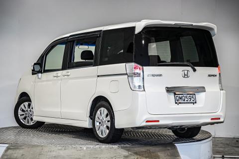 2011 Honda Step Wagon - Thumbnail