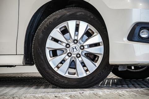 2011 Honda Step Wagon - Thumbnail