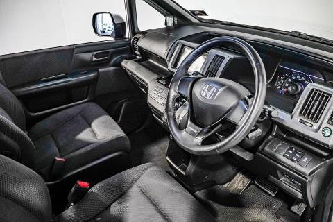 2011 Honda Step Wagon - Thumbnail