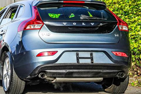 2014 Volvo V40 T4 Hatchback - Thumbnail