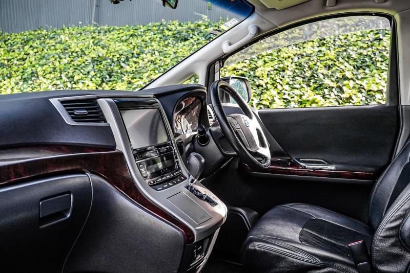 2014 Toyota Vellfire 2.4Z / Alphard