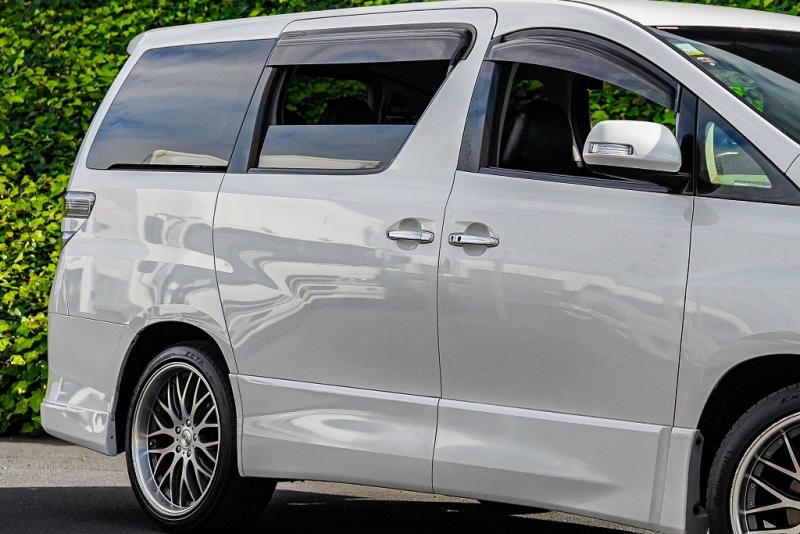2014 Toyota Vellfire 2.4Z / Alphard