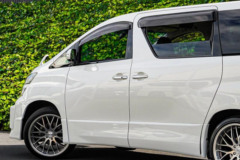 2014 Toyota Vellfire 2.4Z / Alphard