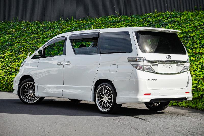 2014 Toyota Vellfire 2.4Z / Alphard
