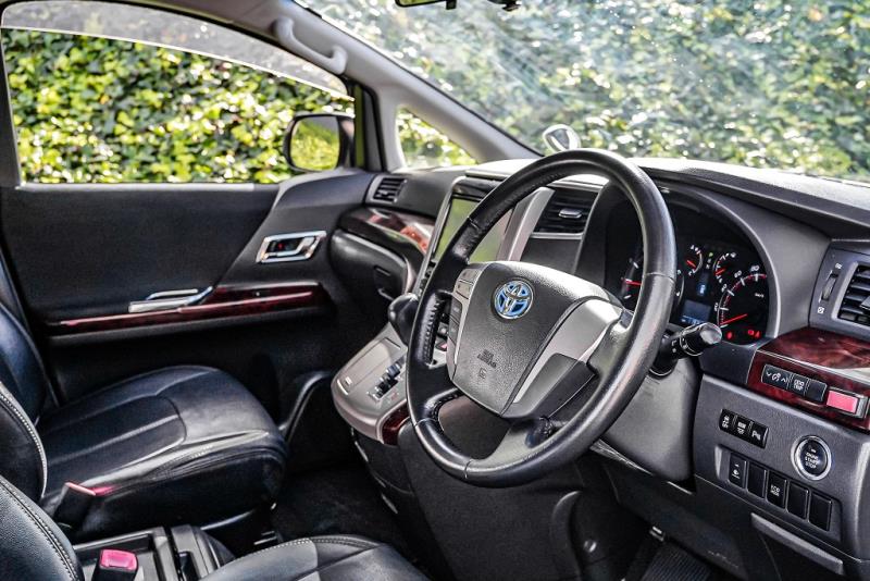 2014 Toyota Vellfire 2.4Z / Alphard