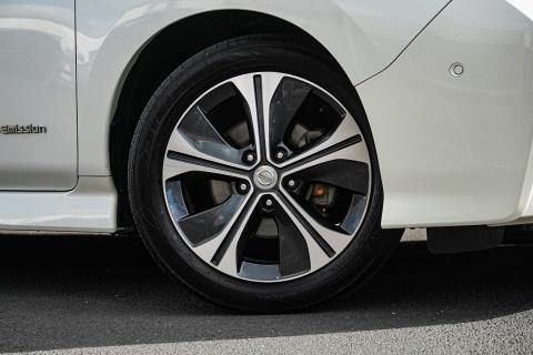 2018 Nissan Leaf 40G 89% SOH - Thumbnail