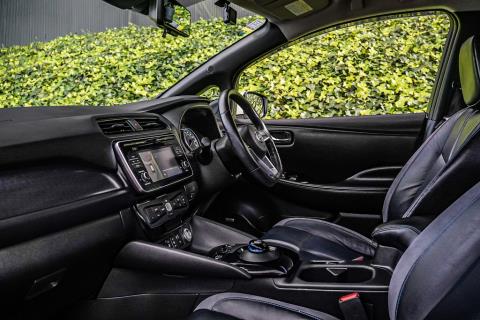 2018 Nissan Leaf 40G 89% SOH - Thumbnail