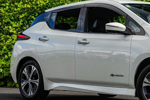 2018 Nissan Leaf 40G 89% SOH - Thumbnail