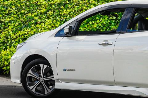 2018 Nissan Leaf 40G 89% SOH - Thumbnail