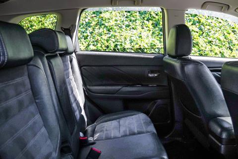 2016 Mitsubishi Outlander PHEV - Thumbnail