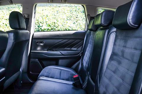 2016 Mitsubishi Outlander PHEV - Thumbnail