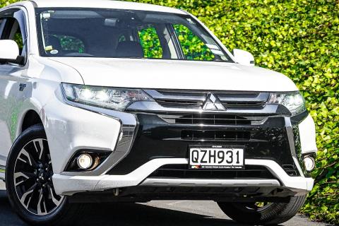 2016 Mitsubishi Outlander PHEV - Thumbnail