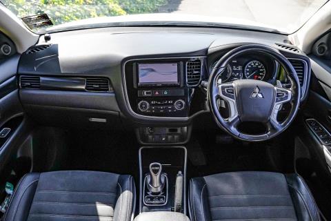 2016 Mitsubishi Outlander PHEV - Thumbnail
