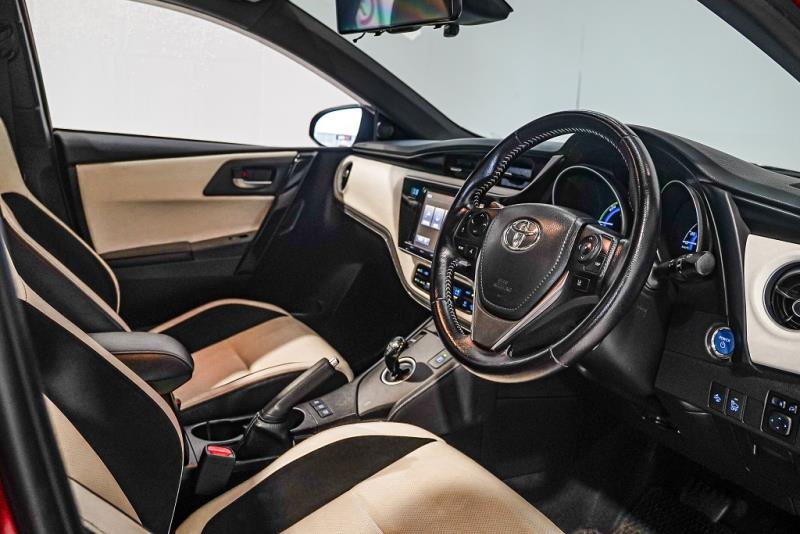 2016 Toyota Auris Hybrid G / Corolla