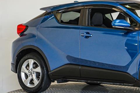 2017 Toyota C-HR S Hybrid - Thumbnail