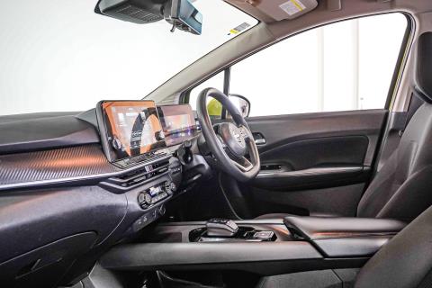 2022 Nissan Note e-Power X - Thumbnail