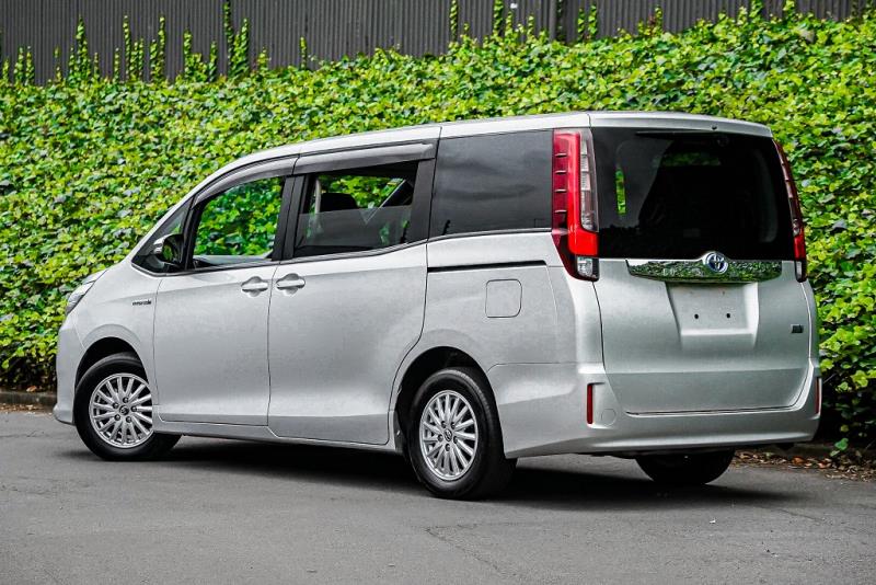 2014 Toyota Noah Hybrid X / Voxy