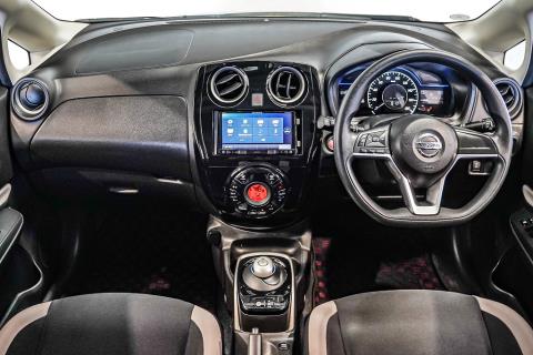 2017 Nissan Note e-Power X - Thumbnail