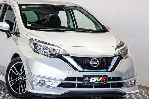 2017 Nissan Note e-Power X - Thumbnail
